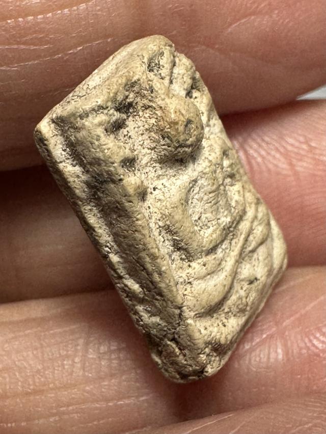 พระเนื้อผงไม่ทราบที่ 4