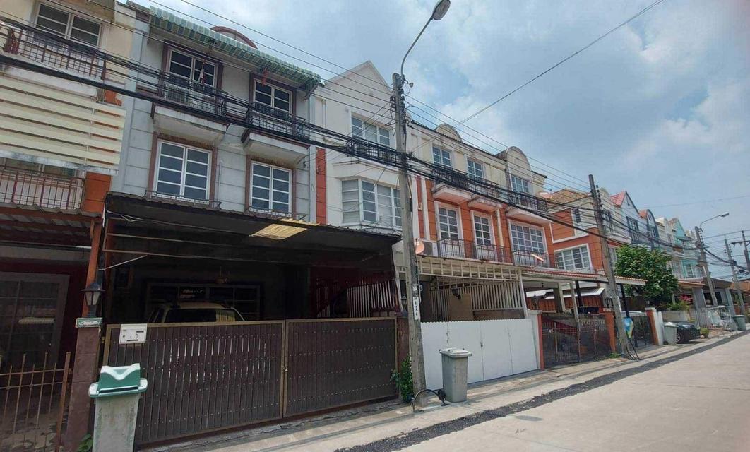 ขายด่วนทาวน์โฮม 3 ชั้น หมู่บ้านนักกีฬาแหลมทอง ถ.กรุงเทพกรีฑา ใกล้โรงเรียนศรีพฤฒา (N.994)