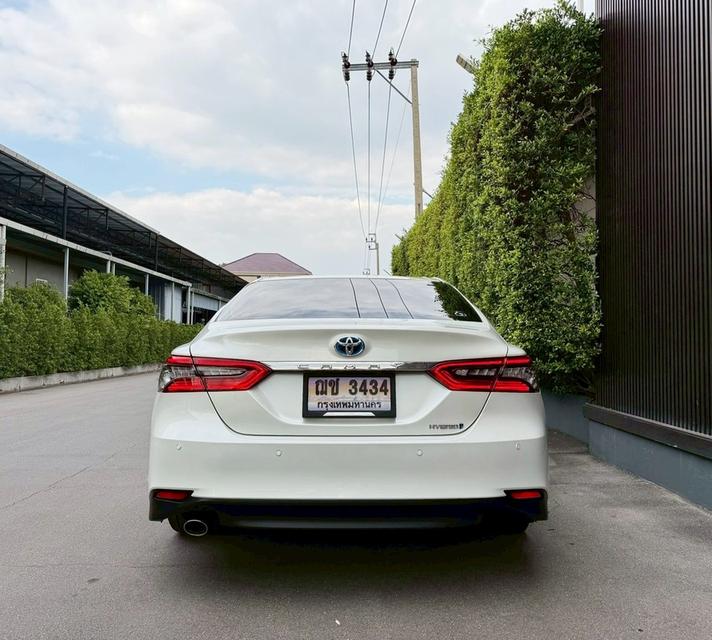 TOYOTA CAMRY 2.5 HEV Premium MNC Sunroof ปี23 สีขาวมุก สวยสุดในรุ่น มือเดียว สภาพป้ายแดง