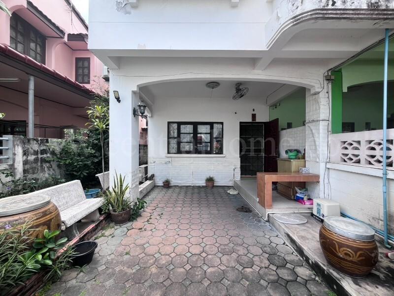 ทาวน์โฮม เกร็ดแก้วการ์เด้น 2 - ปากเกร็ด แปลงมุม ใกล้รถไฟฟ้าสายสีชมพู 2