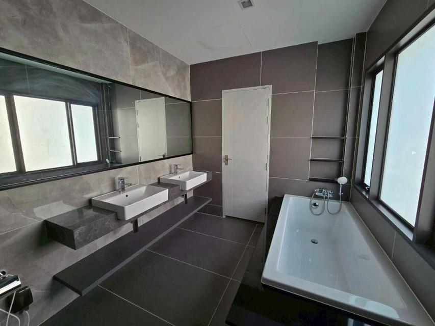 ให้เช่า บ้านเดี่ยว 𝐁𝐚𝐧𝐠𝐤𝐨𝐤 𝐁𝐨𝐮𝐥𝐞𝐯𝐚𝐫𝐝 บางนา กม.5 แปลงมุม ซอยสงบ เป็นส่วนตัว บ้านใหม่ เฟอร์นิเจอร์ครบ 9