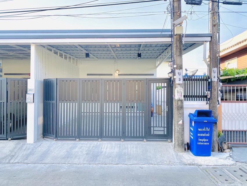 ขายบ้านทาวน์เฮ้าส์ 28.5 ตรว. (ใกล้ BTS สำโรง) ซ.สำโรงเหนือ 15 ถ.สุขุมวิท 113 อ.เมือง จ.สมุทรปราการ