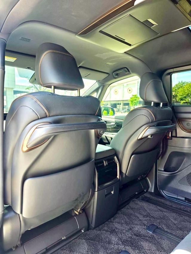 Toyota Alphard 2.5 Z TOP สีขาว ปี 2025 ไมล์ 30,000 กม. 11