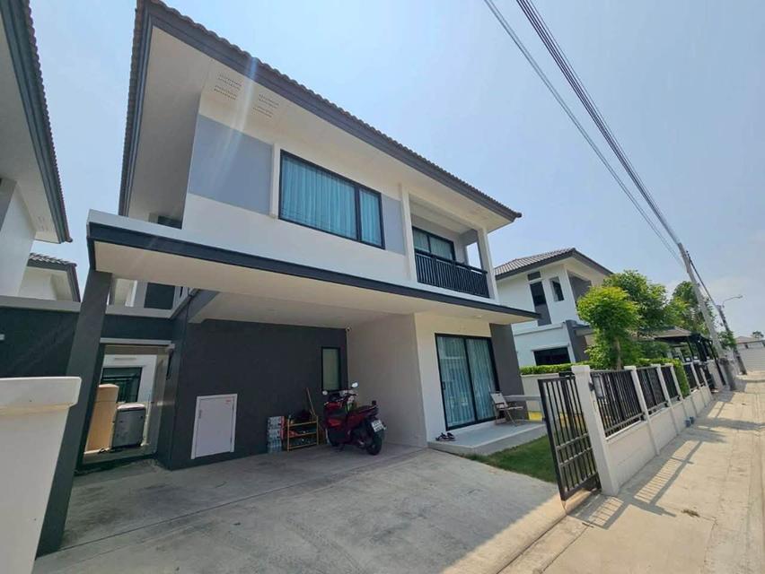 ขาย /ให้เช่า บ้านแฝด สูง 2 ชั้น หมู่บ้านบริทาเนีย บางนา-สุวรรณภูมิ ( กม.26 ) 2