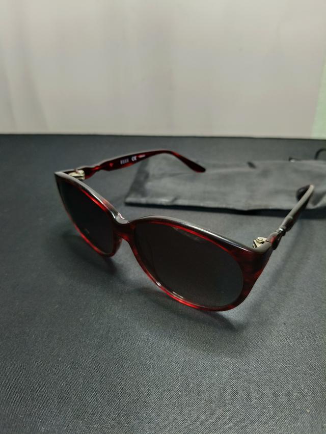 แว่นตากันแดดผู้หญิง E L L E กรอบลายกระสีแดงบาร์กันดี รุ่น ELT8969