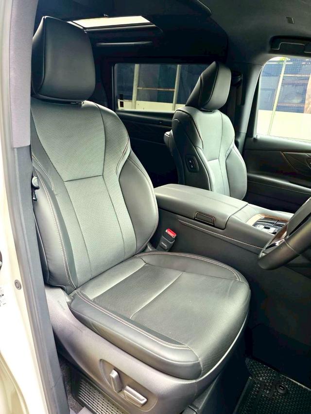 Toyota Alphard Z hybrid HEV E-Four สีขาว ปี 2025 ไมล์ 10,000 กม. 6