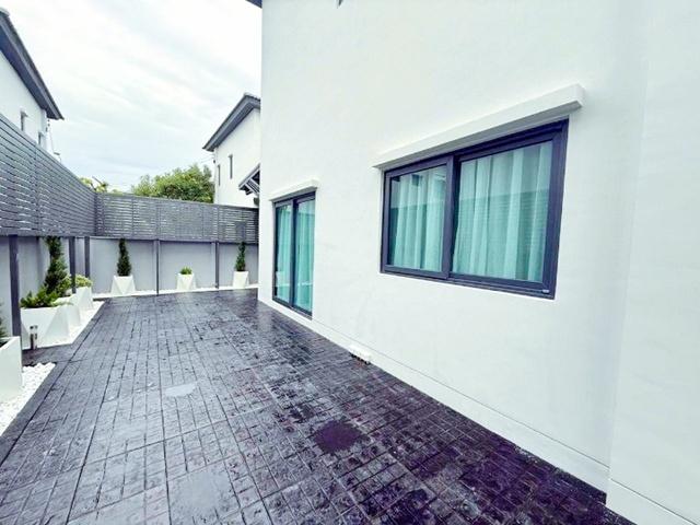 สุขุมวิท-บางนา บางแก้ว รักสัตว์ เมกา บางนา 1.3 กม. ขาย-ให้เช่าบ้าน 2 ชั้น ใหม่ หรูหรา ทันสมัย ตกแต่งสไตล์3 นอน 4 น้ำ 46 7