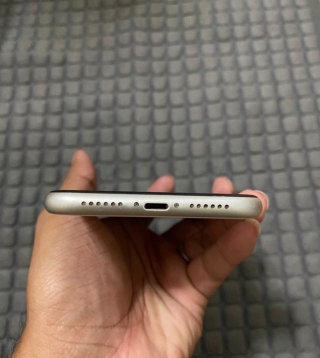 iPhone 11 สีขาว 3