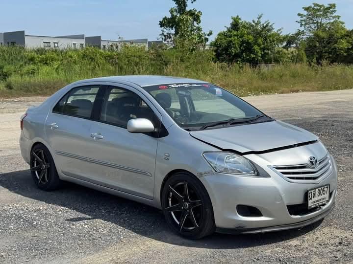 Toyota Vios สีเทา