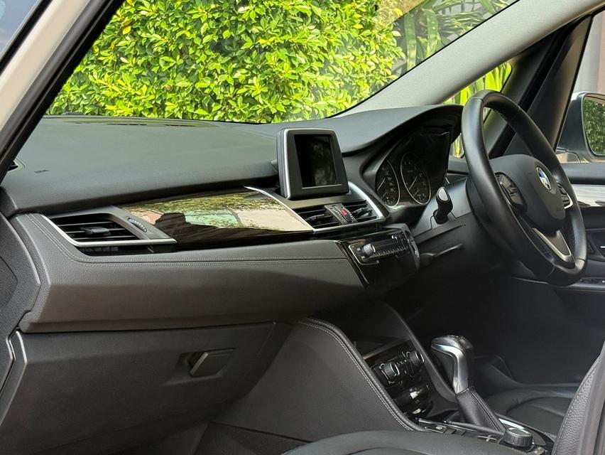 2017 BMW 218i GRAND TOURER ( 7 ที่นั่ง ) รถมือเดียวออกป้ายแดง รถวิ่งน้อยเพียง 80,000 กม เข้าศูนย์ทุกระยะ รถไม่เคยมีอุบัติเหตุครับ รูปที่ 11
