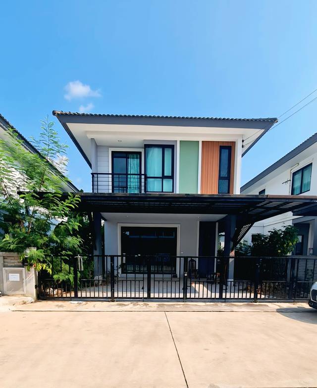 บ้านแฝด2 ชั้น🏡 บ้านแฝด 2 ชั้น – โครงการ CHATLUANGรูปแบบ: บ้านแฝดสไตล์บ้านเดี่ยวราคาเริ่มต้น: 2.45 ล้านบาท 1