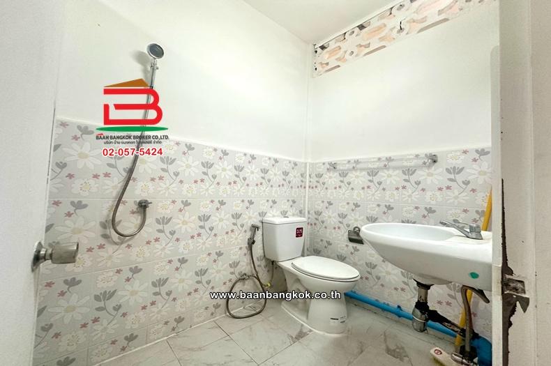 ทาวน์เฮาส์ หมู่บ้านพงษ์เพชรการเคหะ 14 เนื้อที่ 24 ตร.ว. แจ้งวัฒนะ 14 แยก 1 แขวงสีกัน เขตดอนเมือง 13