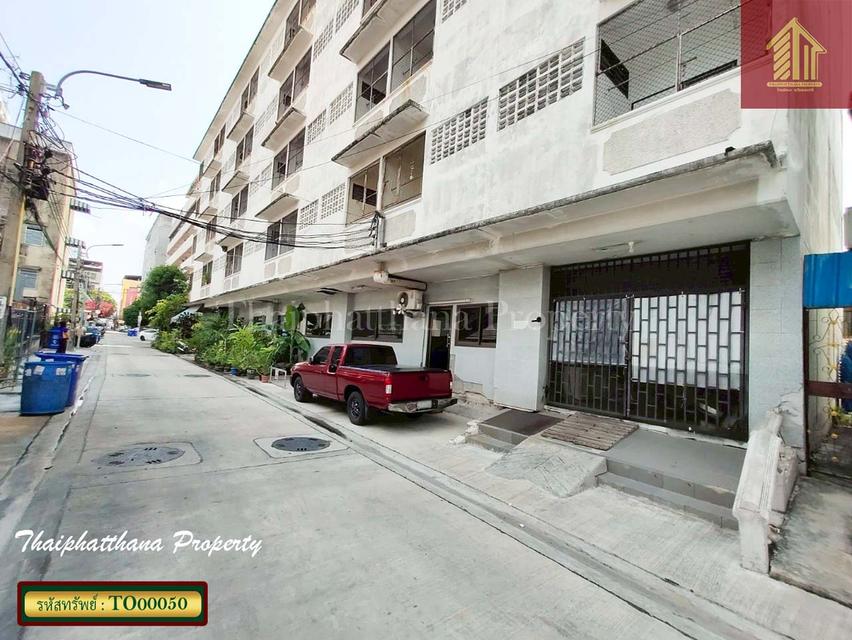 อพาร์ทเม้นท์ 5 ชั้น 72 ห้อง ใกล้รถไฟฟ้า MRT สถานีศรีด่าน 3