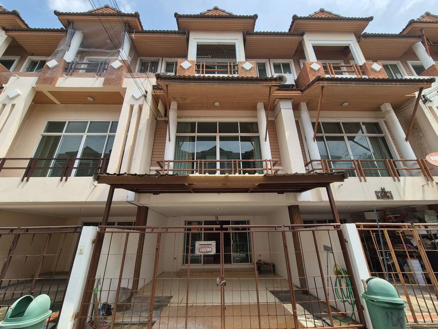 ขายทาวน์โฮม 3 ชั้นครึ่ง หมู่บ้านรินรดา ทำเลดี เดินทางสะดวก 1