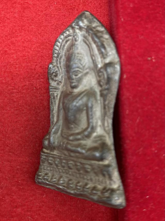 พระพุทธชินราชใบเสมา หลังลายผ้า เนื้อชิน กรุวัดพระศรีรัตนมหาธาตุ พิษณุโลก