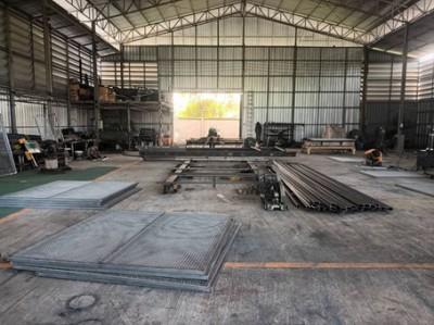 ขายโรงงานพร้อมบ้านศรีราชา พื้นที่ 360 ตรว. โกดังมีขนาด980ตรม. มีบ้าน 2 หลัง พื้นที่สีเหลือง 2