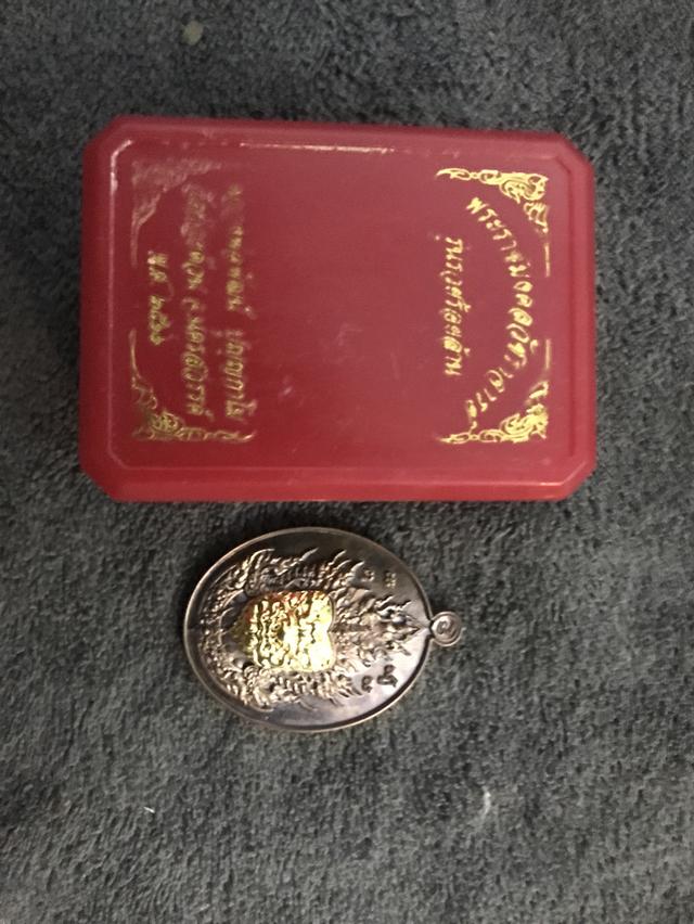 วัถุมงคลกลวงพ่อพัฒน์ ปุญญกาโม รุ่นรวยร้อยล้าน พ.ศ 2566 4