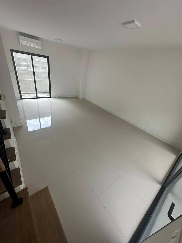 ขาย 🏢 ทาวน์โฮม 3 ชั้นหลังริม สภาพใหม่ไม่เคยเข้าอยู่ โครงการ บ้านกลางเมือง สุขุมวิท-อ่อนนุช 💥ฟรีของแถม แอร์ใหม่ 1 เครื่อง และ ประตู Digital lock บ้าน 3