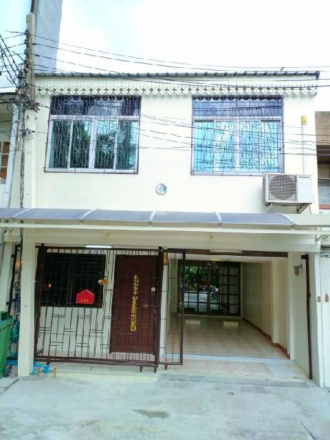 ทาวน์เฮ้าส์ 2 ชั้น ให้เช่า 20 ตร.วา. 160 ตร.ม. 4 นอน MRT คลองเตย 1.2กม.เซนต์แอนดรูว์ส สุขุมวิท 4.7 กม. อาคารมาลีนนท์ 2.6 4
