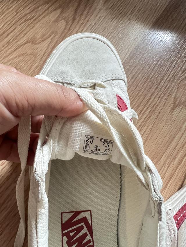 รองเท้า Vans
