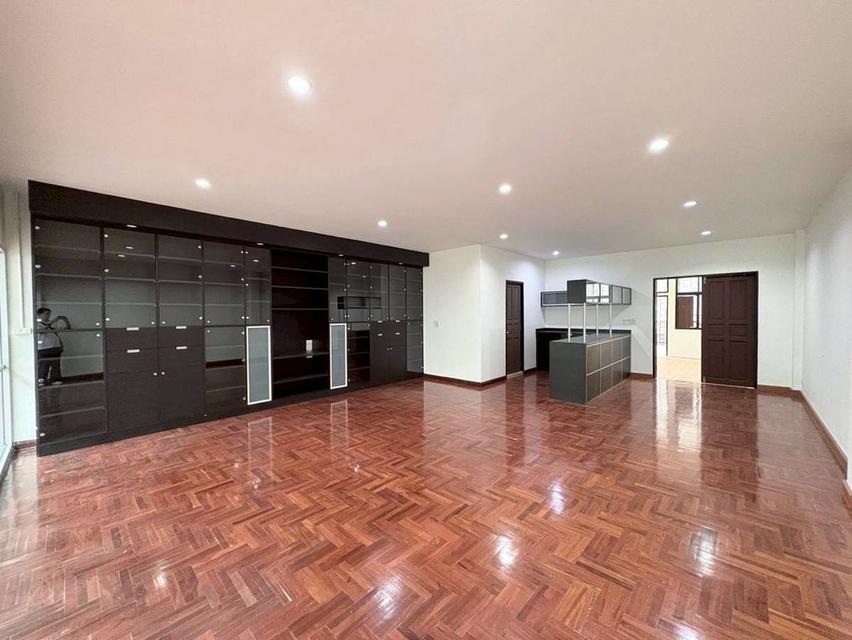 ขายด่วน ทาวน์เฮ้าส์ 7 ชั้น ย่านสยาม บรรทัดทอง พร้อมอยู่ (N.1989) 9