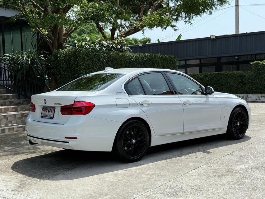 2018 BMW 330e รถมือเดียวออกป้ายแดง รถวิ่งน้อย เข้าศูนย์ทุกระยะ ไม่เคยมีอุบัติเหตุครับ