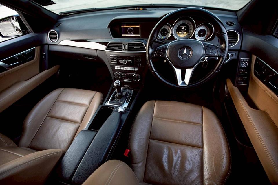Benz C200 CGI Saloon สีดำ ปี 2011 มือเดียวป้ายแดง 15