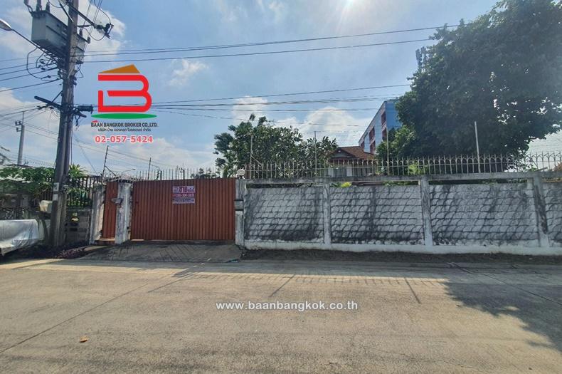 บ้านเดี่ยว 2 ชั้น หมู่บ้าน สหกรณ์ 3 ( ซอยเลี่ยงเมืองปากเกร็ด 8) เนื้อที่ 103 ตรว. ถนนแจ้งวัฒนะ ตำบลบางพูด อำเภอปากเกร็ด จังหวัดนนทบุรี 11