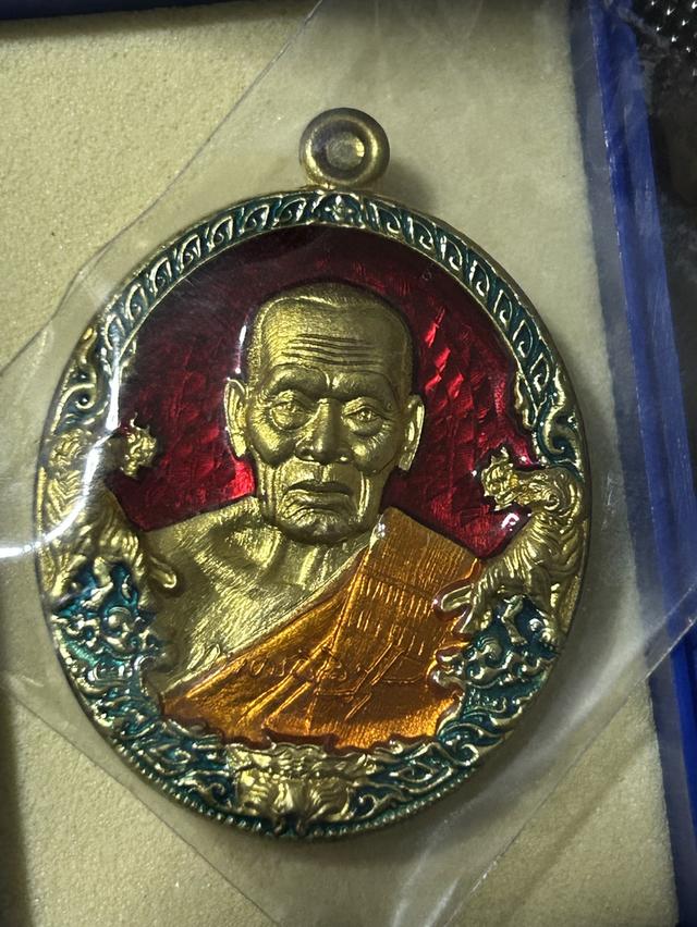 ราชาพยัคฆ์ หลวงพ่อพัฒน์ วัดห้วยด้วน นครสวรรค์  ปีพ.ศ.2563 (เนื้อทองทิพย์ลงยา) พร้อมกล่อง