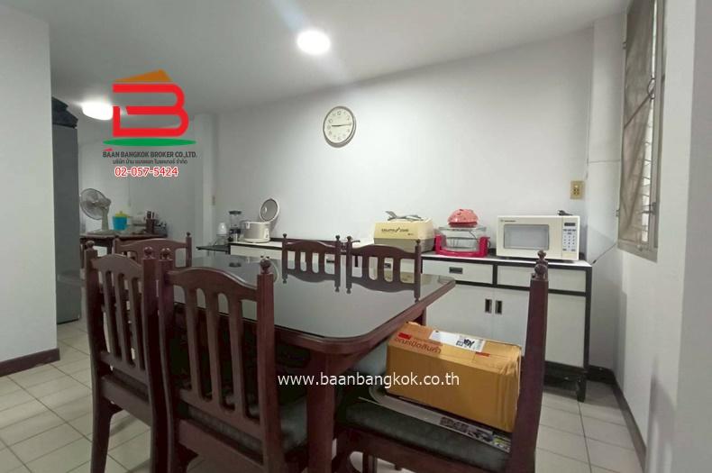 บ้านเดี่ยว คลองตันนิเวศน์ ซอยปรีดีพนมยงค์ 42 (ใกล้โรงเรียนพระหฤทัยพัฒนเวศม์) เนื้อที่ 79 ตรว. แขวงคลองตันเหนือ เขตวัฒนา 7