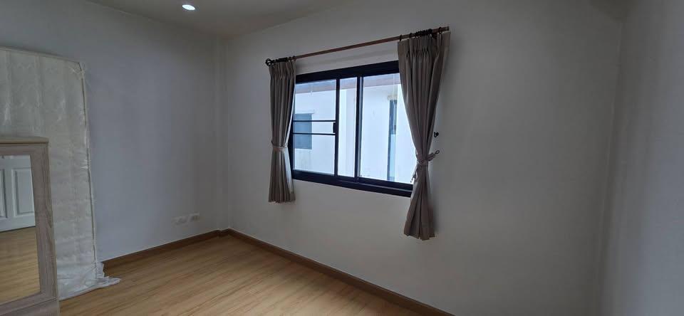ให้เช่าโฮมออฟฟิส 3 ชั้น เพิ่งรีโนเวทใหม่ โครงการ: หมู่บ้านสารินวิซ แบริ่ง (สุขุมวิท 107)  3