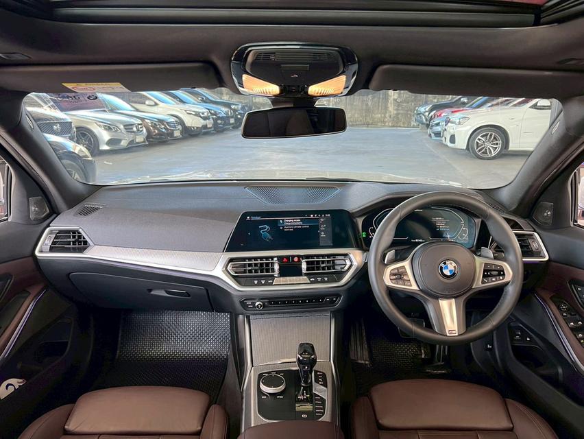 ปี 2020 BMW SERIES 3, 330e M SPORTโฉม G20 ปี18-ปัจจุบัน (จดทะเบียน 2021)สีขาว ไมล์แท้ 92,126 km. เซอร์วิสศูนย์ทุกระยะ 7