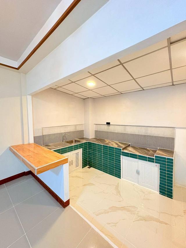 หมู่บ้านบุศรินทร์    8