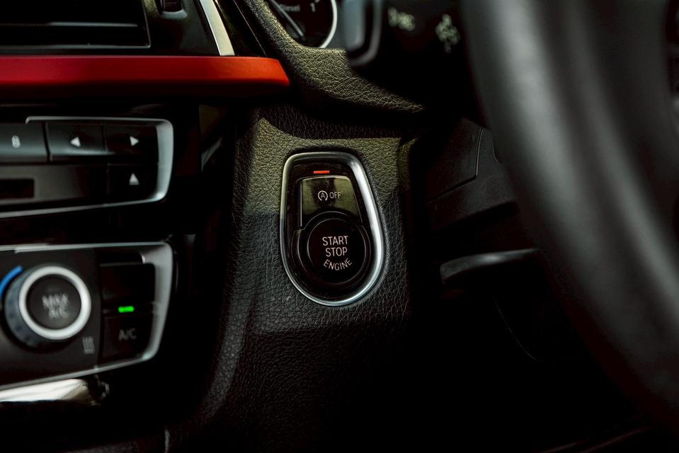 BMW 320d SPORT F30 AT 2015 รูปที่ 15