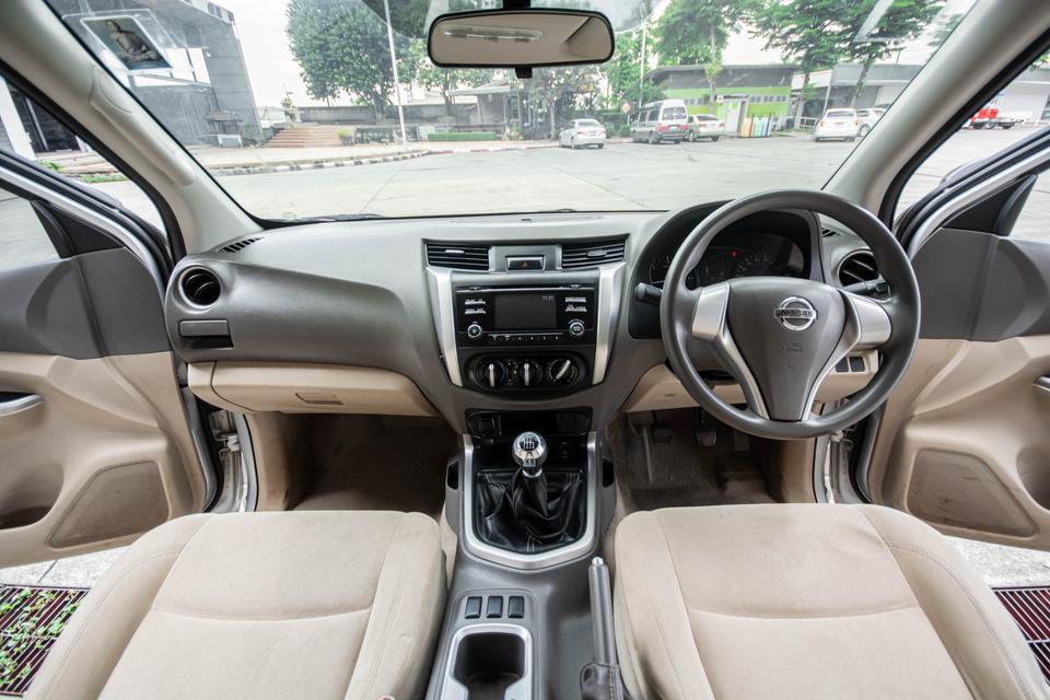 รูป ปี 2017 Nissan Navara 2.5King Cab NP300 MT สีเทา ไมล์แท้หลักหมื่น 6