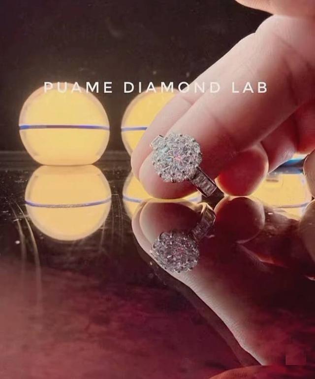 แหวนเพชรแท้ ร้านเราก็สามารถขึ้นตัวเรือนสั่งทำได้ ดีไซน์ทันสมัย งานผีมือละเอียดประณีต พร้อมใบรับประกันสินค้าที่ปุอามี่ Diamond Lap Rama2(095-8894732)