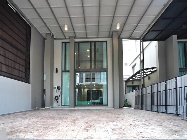 ขายทาวน์โฮม 3.5 ชั้น (แนวบ้านแฝด) โครงการ Patio พัฒนาการ 32 หน้ากว้าง 7.5 เมตร เฟอร์พร้อมอยู่ 2