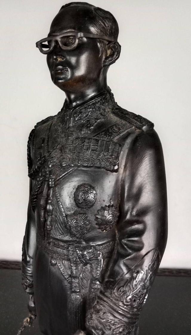 36.พระบรมรูปหล่อโลหะในหลวงรัชกาลที่9 พระบาทสมเด็จพระปรมินทรมหาภูมิพลอดุลยเดช(รมดำ) รูปที่ 10