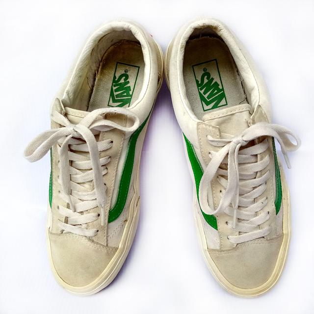 VANS รองเท้าผ้าใบมือสอง สภาพงามๆ จัดส่งฟรี! เก็บปลายทาง