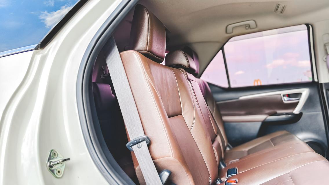 TOYOTA FORTUNER 2.4V 4WD A/T ปี 2018 รูปที่ 7