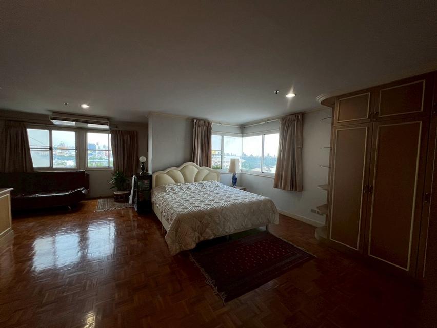 The Executive Regent, Nang Linchee Road 9