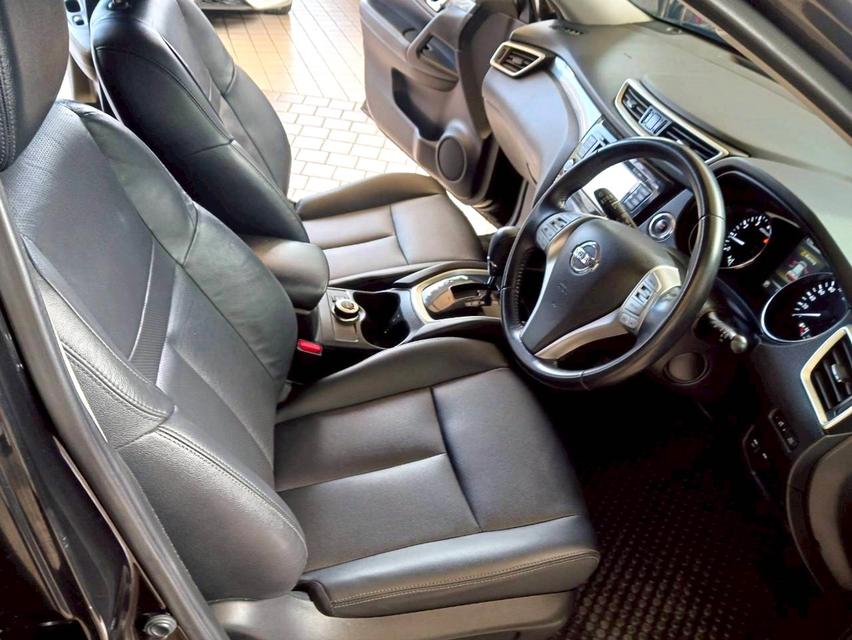 2015 Nissan X-Trail 2.0V 4WD รถสวยมือเดียวพร้อมใช้ 7