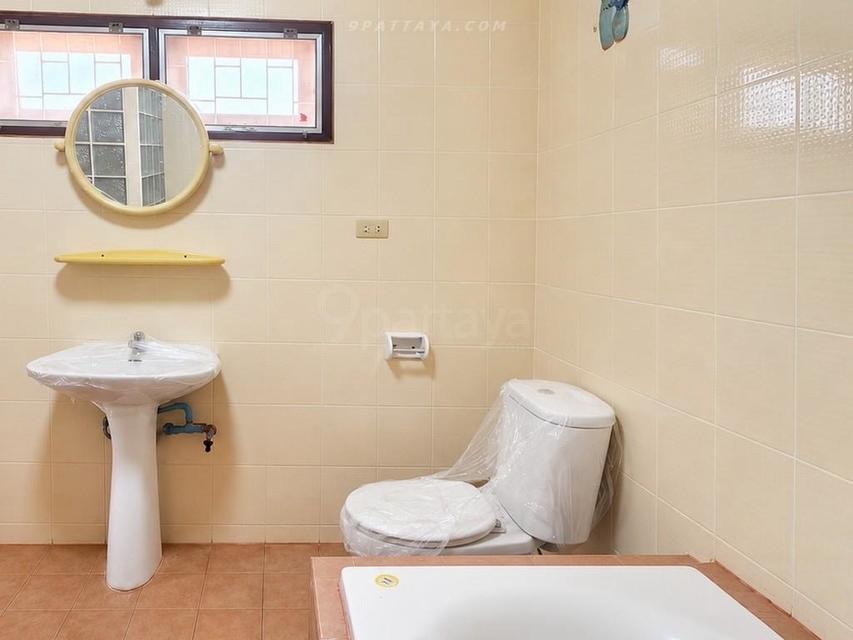 Urgent Sale — Detached House in Pong, Bang LamungDetached house for urgent sale in Pong, Bang Lamung. Spacious land plot with large parking area 8