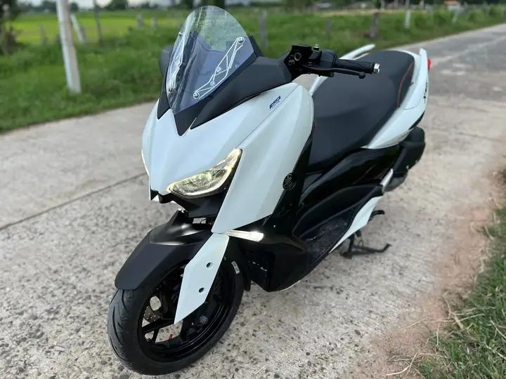 Yamaha  XMAX สีขาว 4