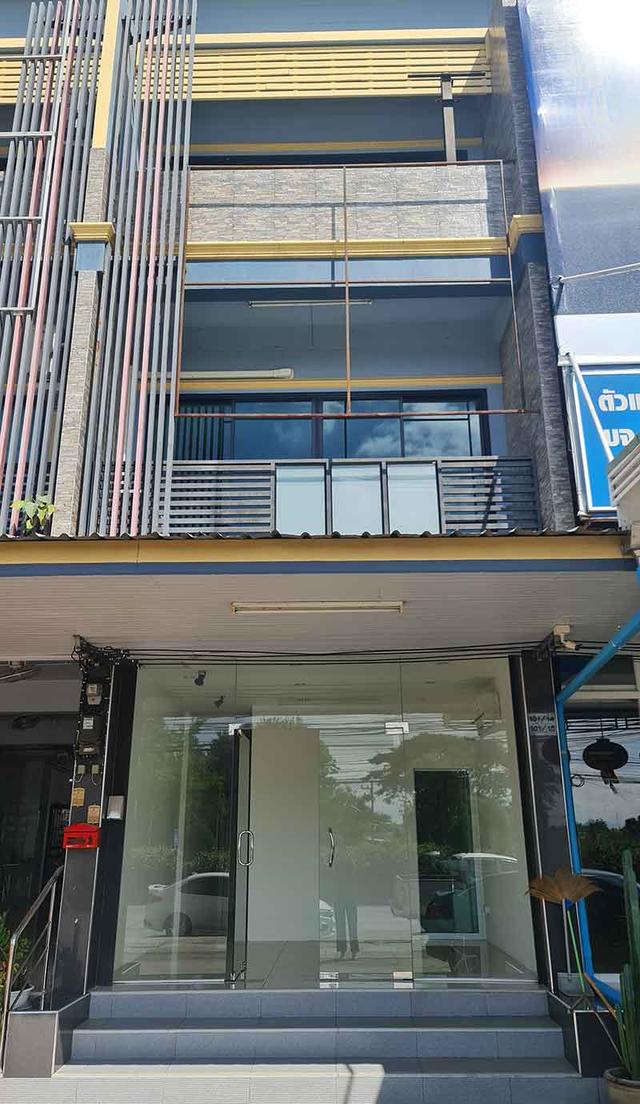 ตึกแถวติดถนนสายหลัก ใกล้ห้างแม็คโคร ขายถูกกว่าข้างเคียงแน่นอน สภาพดีมาก 1