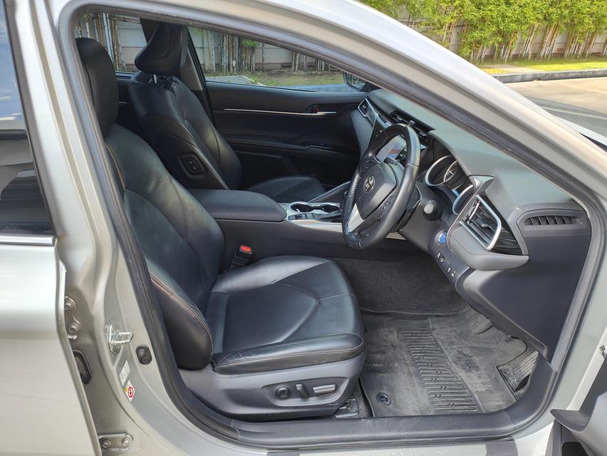 Toyota Camry 2.5 Hybrid Premium AT  11