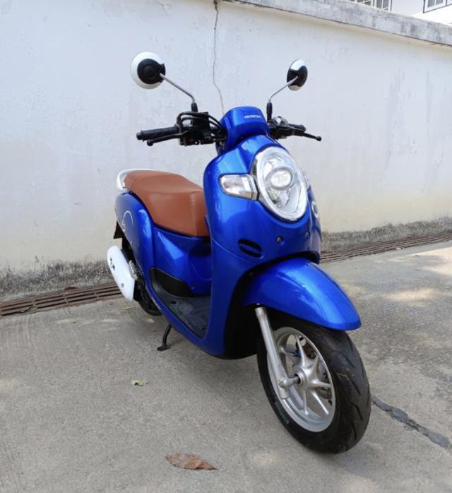 Honda Scoopy i S-12 สีน้ำเงิน 4