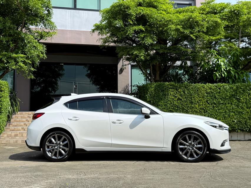 2018 MAZDA 3 2.0 SP SPORT รถมือเดียวออกป้ายแดง รถวิ่งน้อยเพียง 70,000 กม ประวัติศูนย์ครบ รถไม่เคยมีอุบัติเหตุครับ