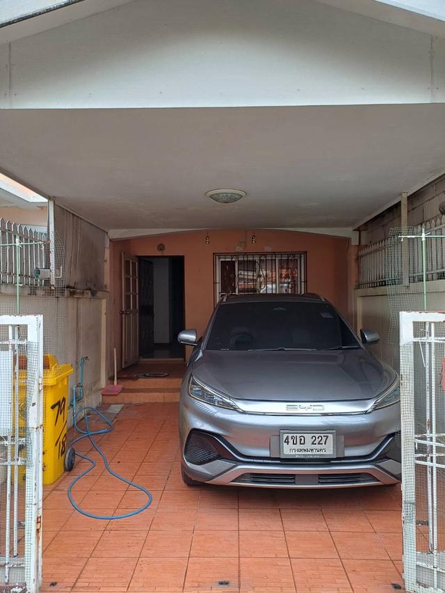 ทาวส์เฮ้าส์ทำเลทอง ติดถนน มีตลาด เดินทางสะดวก 9