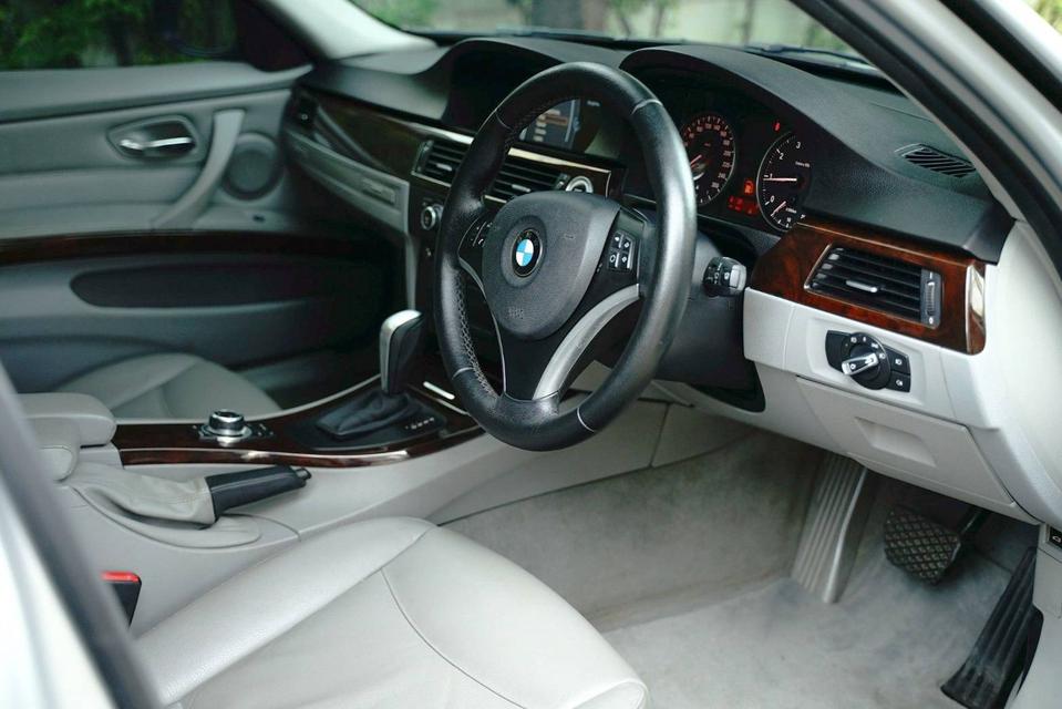 2010 BMW SERIES 3  320i SE (LCI) เครดิตดีฟรีดาวน์ 4